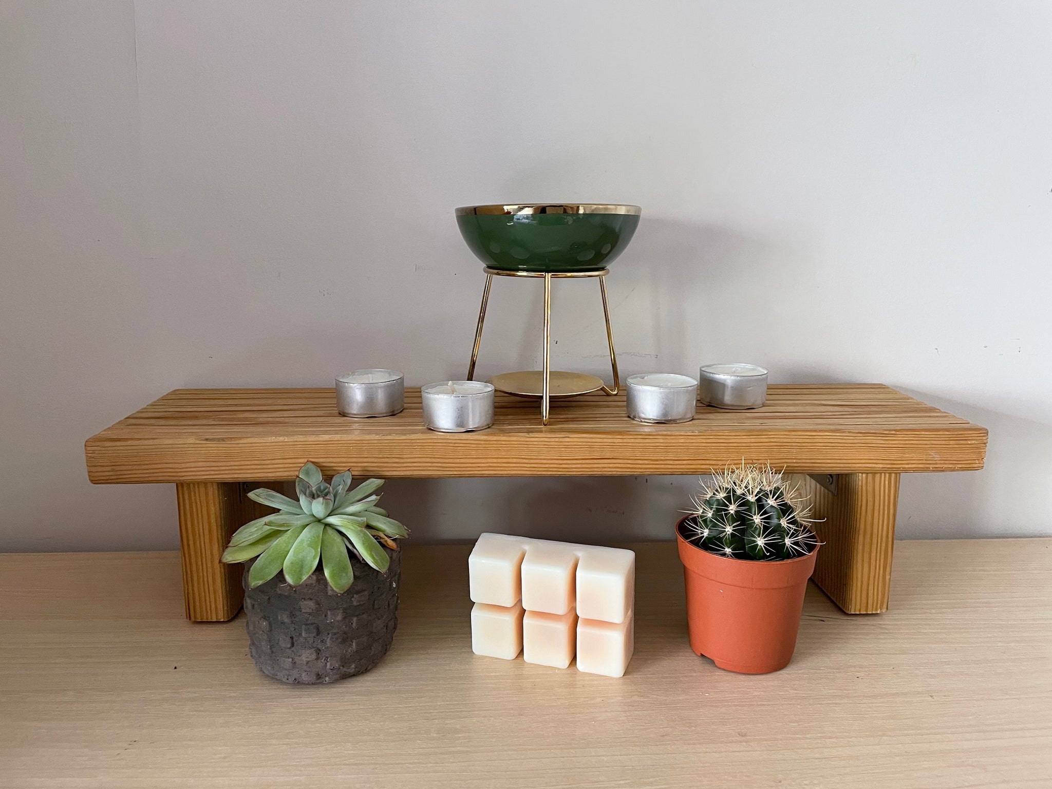 Golden Edge Wax Burner with Homemade Clamshell Wax Melt and Tea Lights