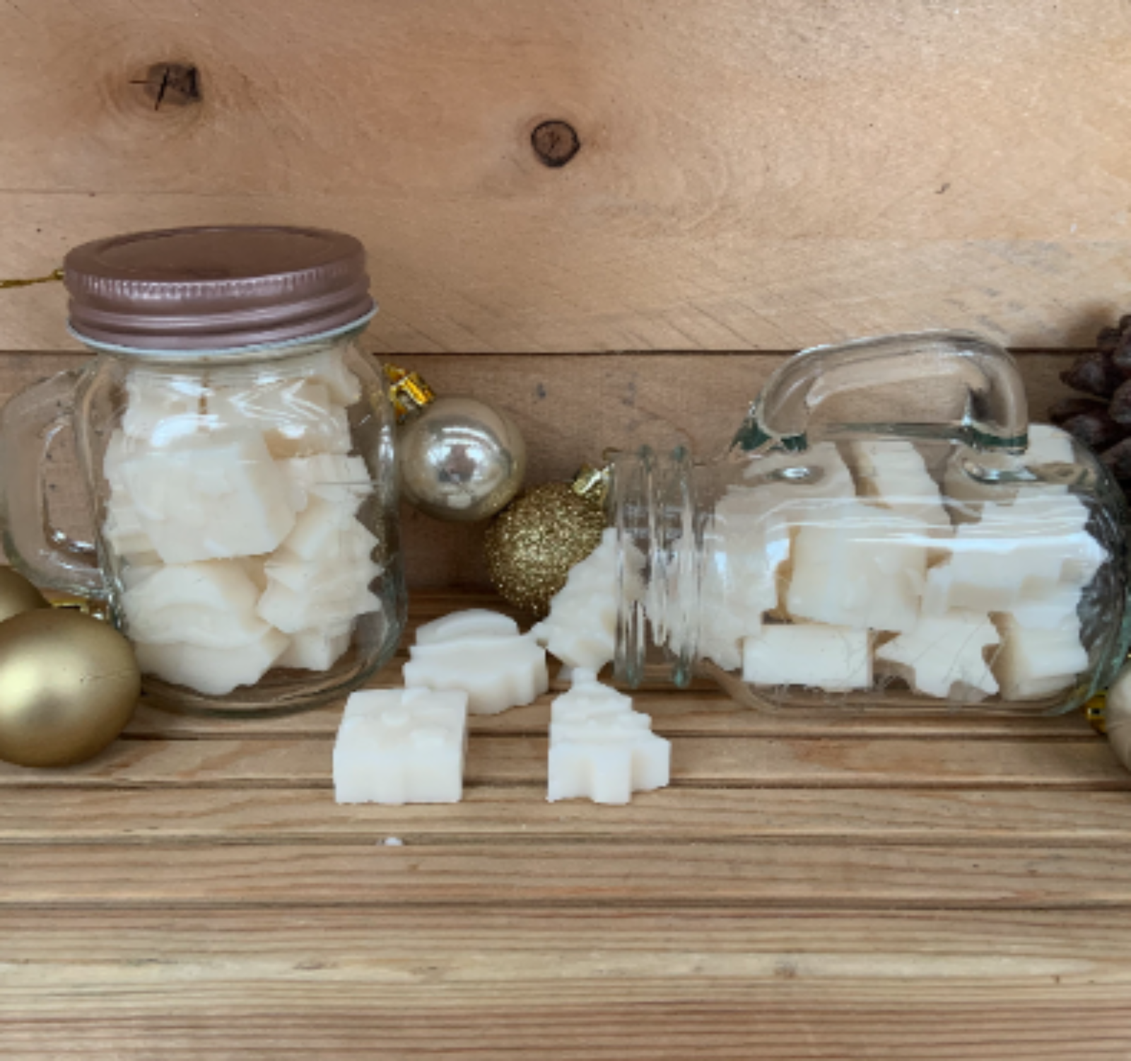 2 Mini Jars Filled with 15 Christmas Shaped Soy Wax Melts