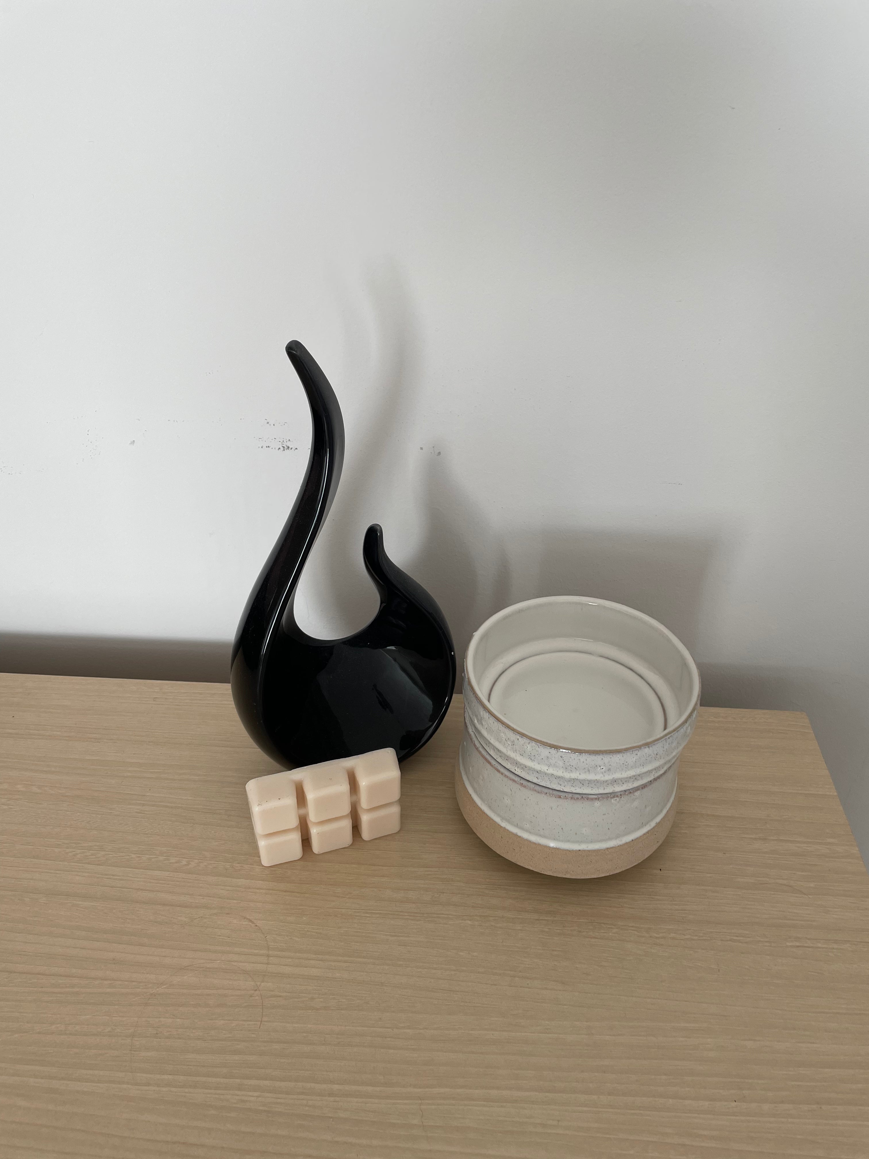 Rustic White Stoneware Wax Warmer with Handmade Clamshell Wax Melt