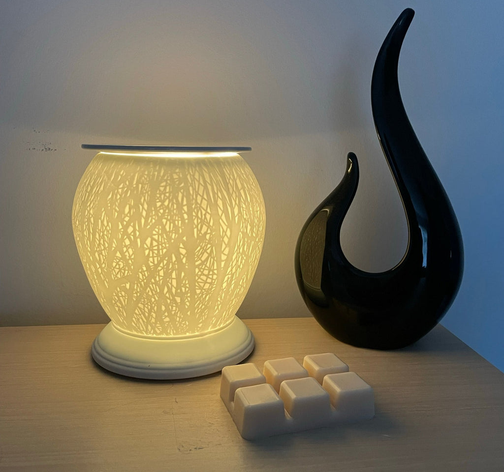 Porcelain Etched Woodland Aroma Lamp with Handmade Clamshell Wax Melt