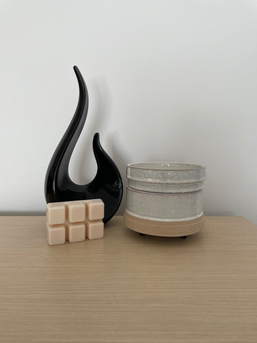 Rustic White Stoneware Wax Warmer with Handmade Clamshell Wax Melt