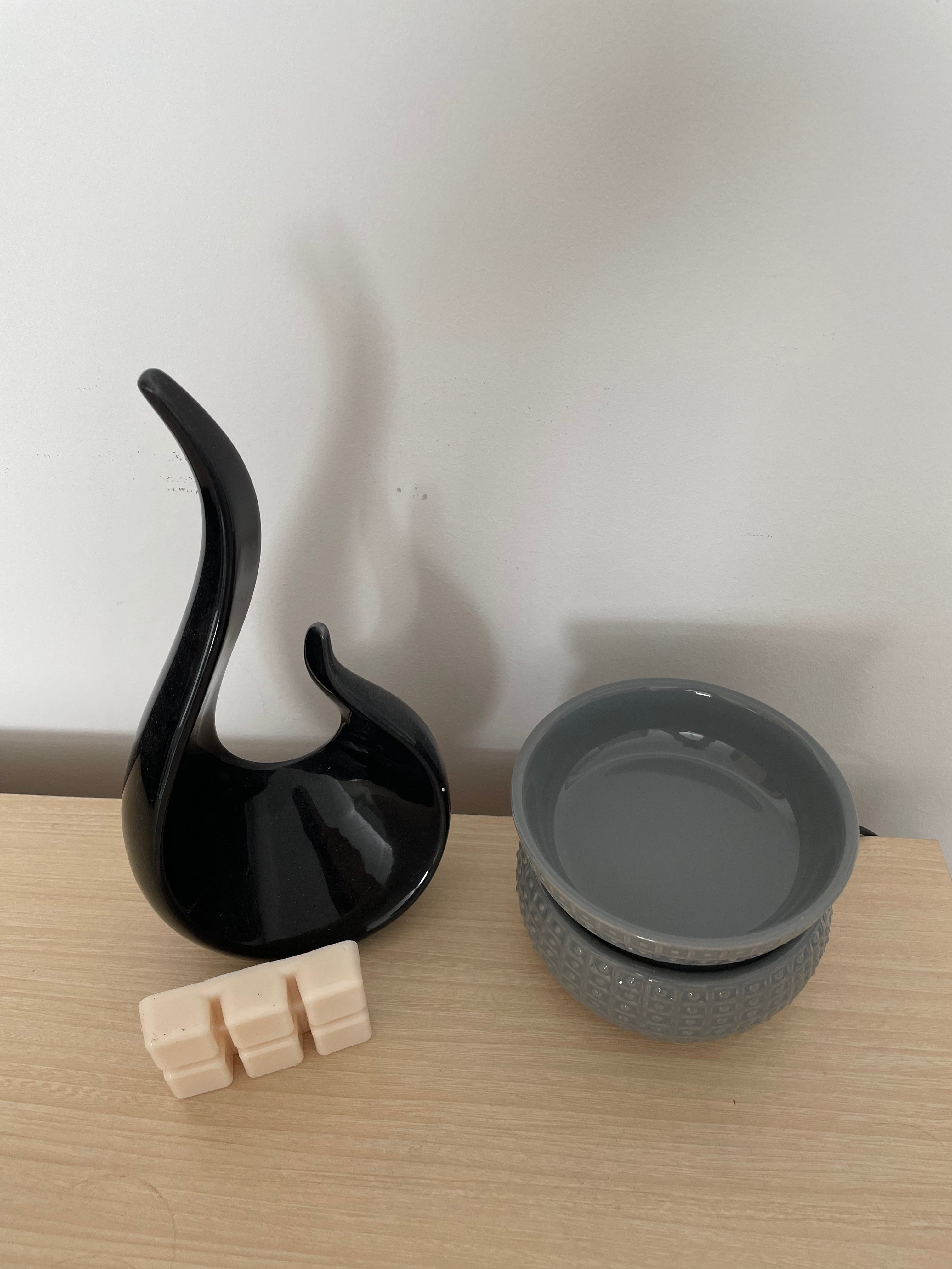 Ceramic Grey Wax Warmer with Handmade Clamshell Wax Melt