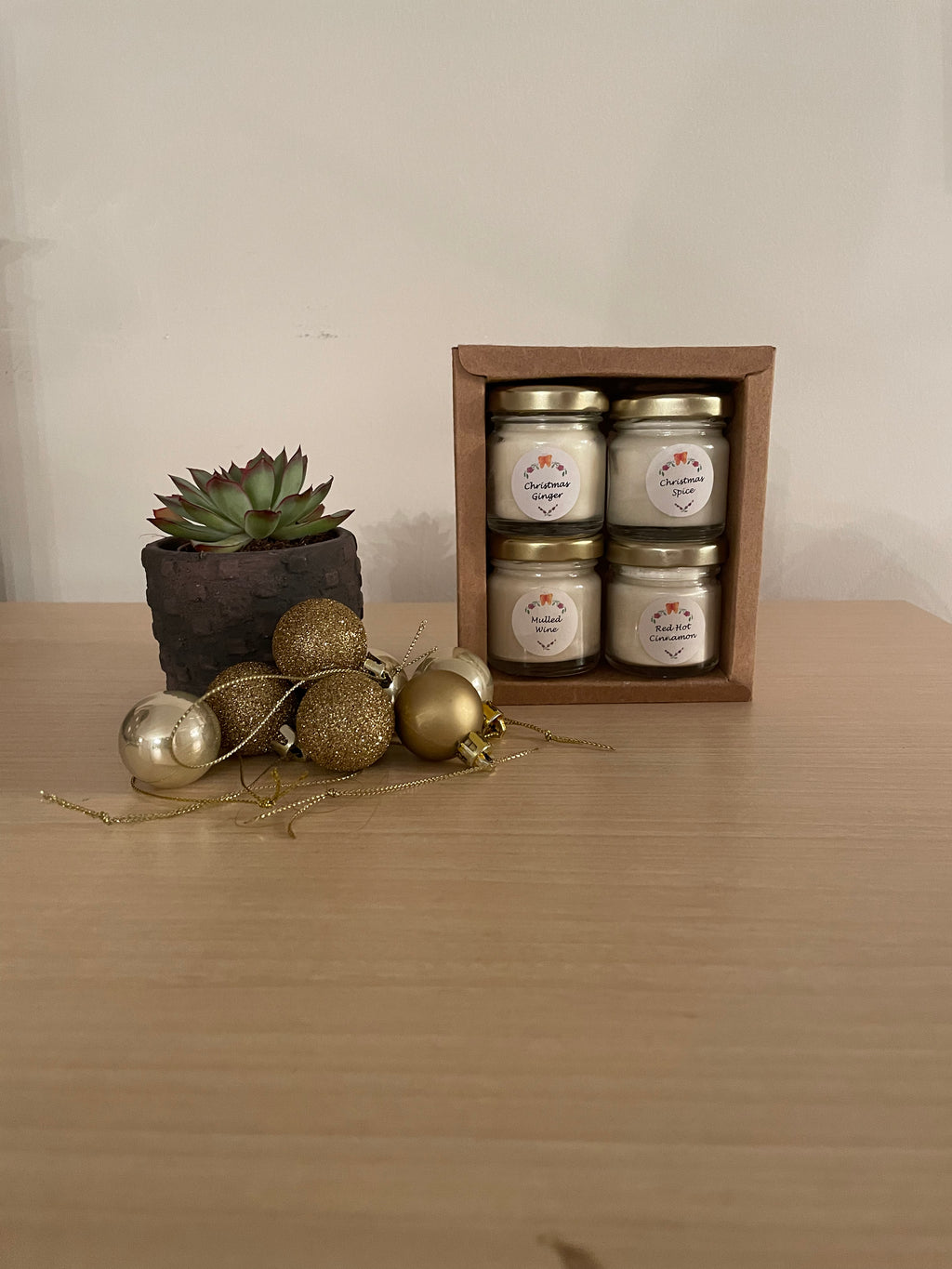 Christmas Scented 4 x Vegan Soy Wax Small Candles in Presentation Box